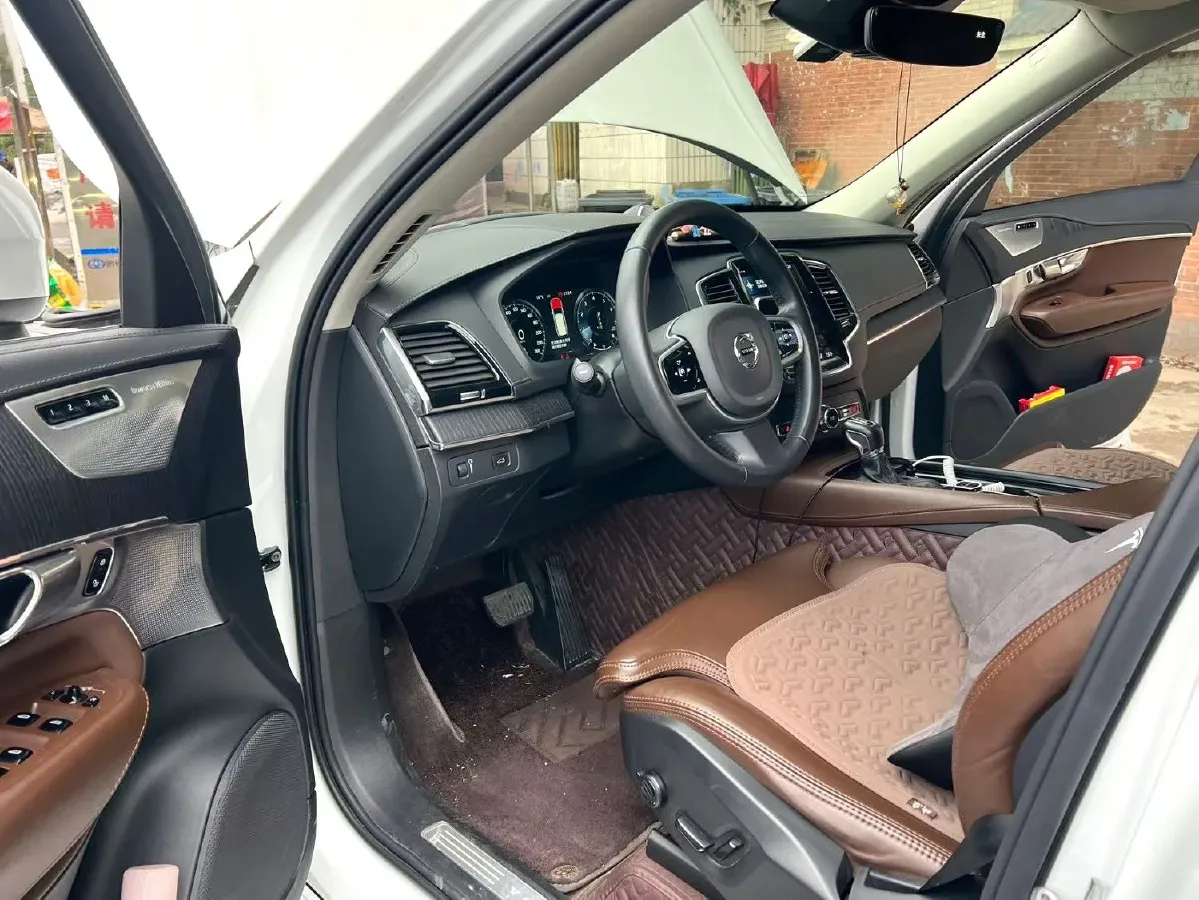 2020 Volvo XC90 2.0T 320HP L4 8AT,autocango,china used car exporter,china ev exporter,chinese used car exporter,chinese used ev exporter