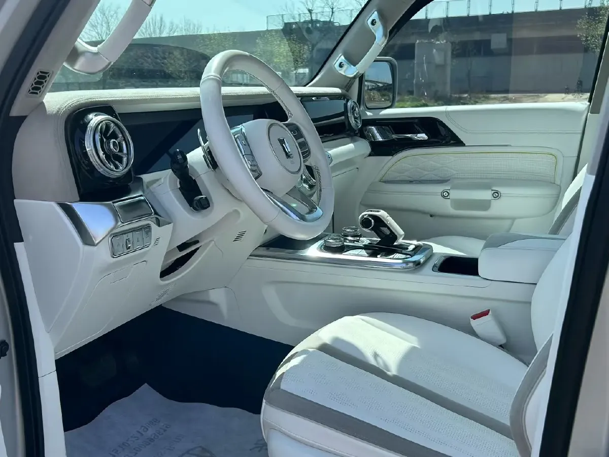 2021 Cyberspace 300 2.0T 227HP L4 8AT,autocango,china used car exporter,china ev exporter,chinese used car exporter,chinese used ev exporter