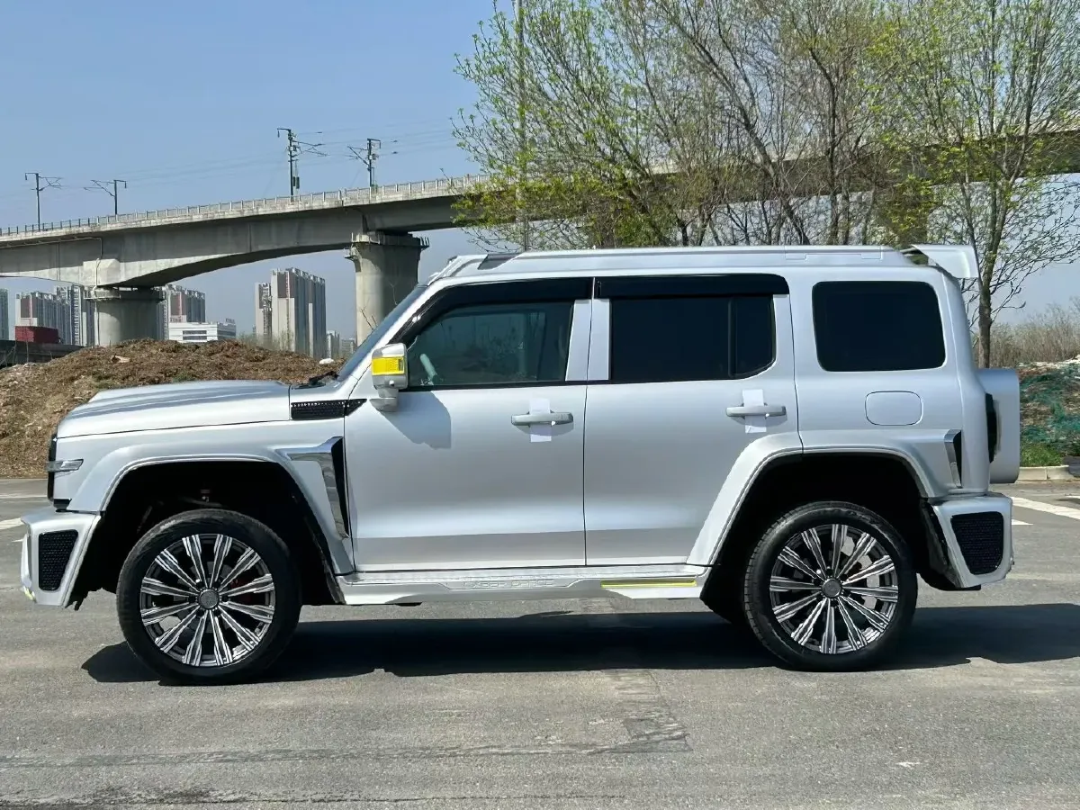 2021 Cyberspace 300 2.0T 227HP L4 8AT,autocango,china used car exporter,china ev exporter,chinese used car exporter,chinese used ev exporter