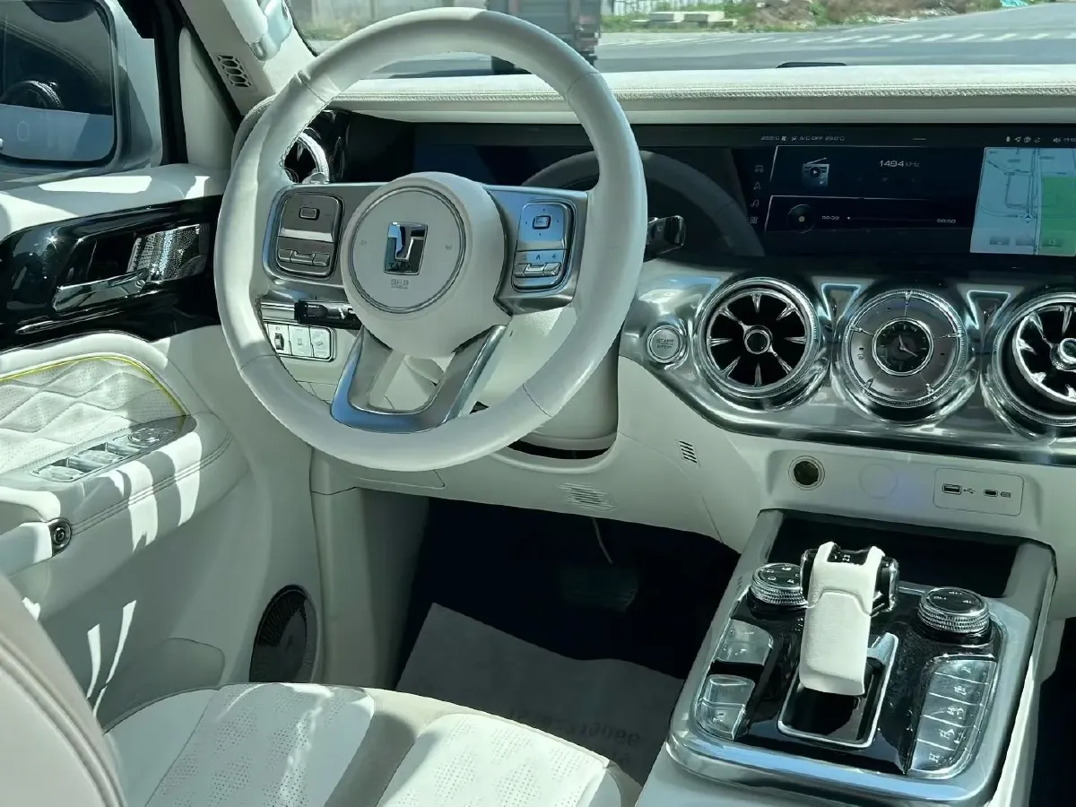 2021 Cyberspace 300 2.0T 227HP L4 8AT,autocango,china used car exporter,china ev exporter,chinese used car exporter,chinese used ev exporter