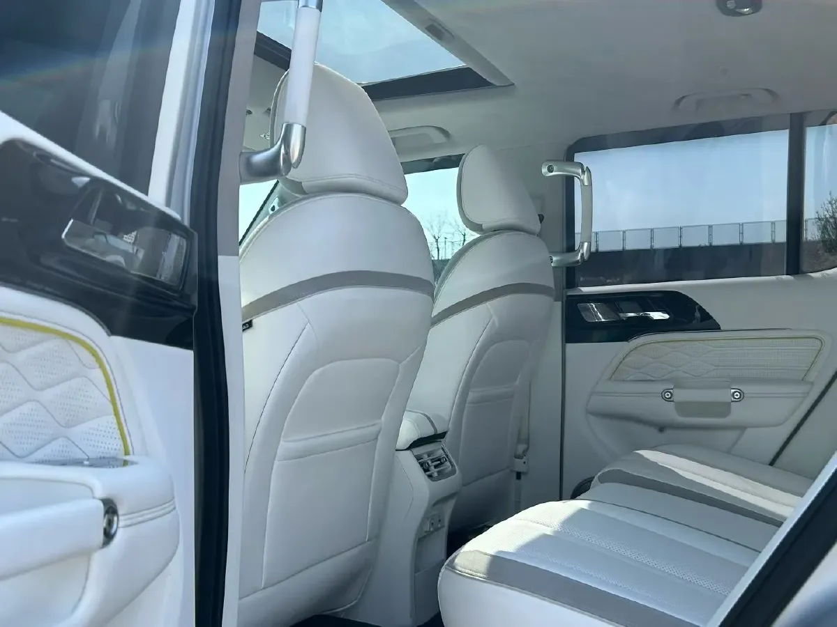 2021 Cyberspace 300 2.0T 227HP L4 8AT,autocango,china used car exporter,china ev exporter,chinese used car exporter,chinese used ev exporter