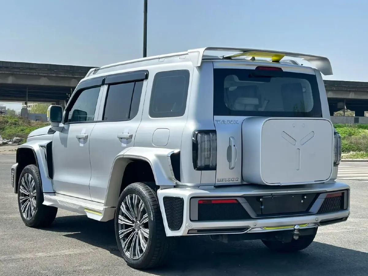 2021 Cyberspace 300 2.0T 227HP L4 8AT,autocango,china used car exporter,china ev exporter,chinese used car exporter,chinese used ev exporter