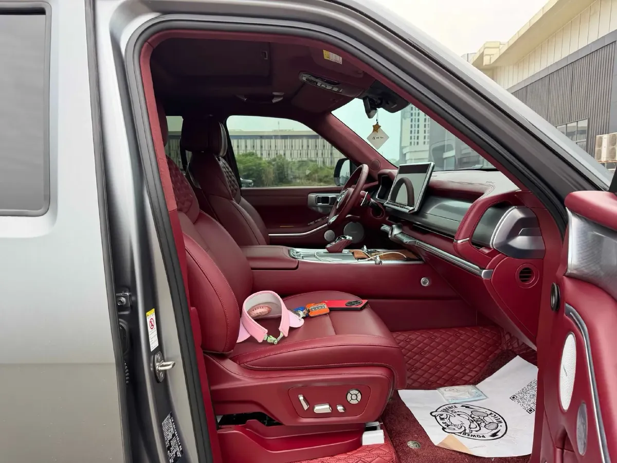 2024 Tank 700 3.0T 360HP V6 9AT PHEV 37.1KWH,autocango,china used car exporter,china ev exporter,chinese used car exporter,chinese used ev exporter