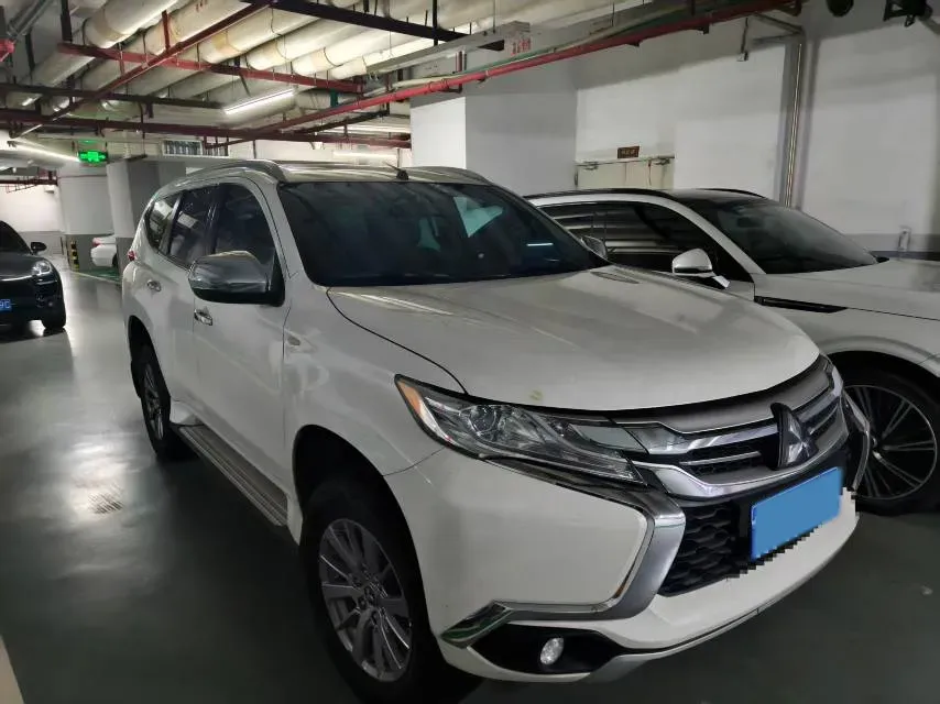 2019 Mitsubishi Pajero 3.0L 209HP V6 8AT,autocango,china used car exporter,china ev exporter,chinese used car exporter,chinese used ev exporter