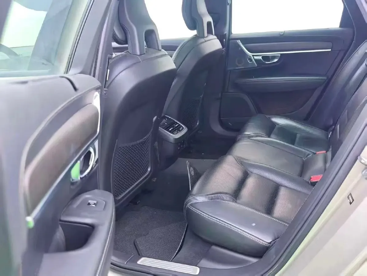 2017 Volvo V90 2.0T 254HP L4 8AT,autocango,china used car exporter,china ev exporter,chinese used car exporter,chinese used ev exporter