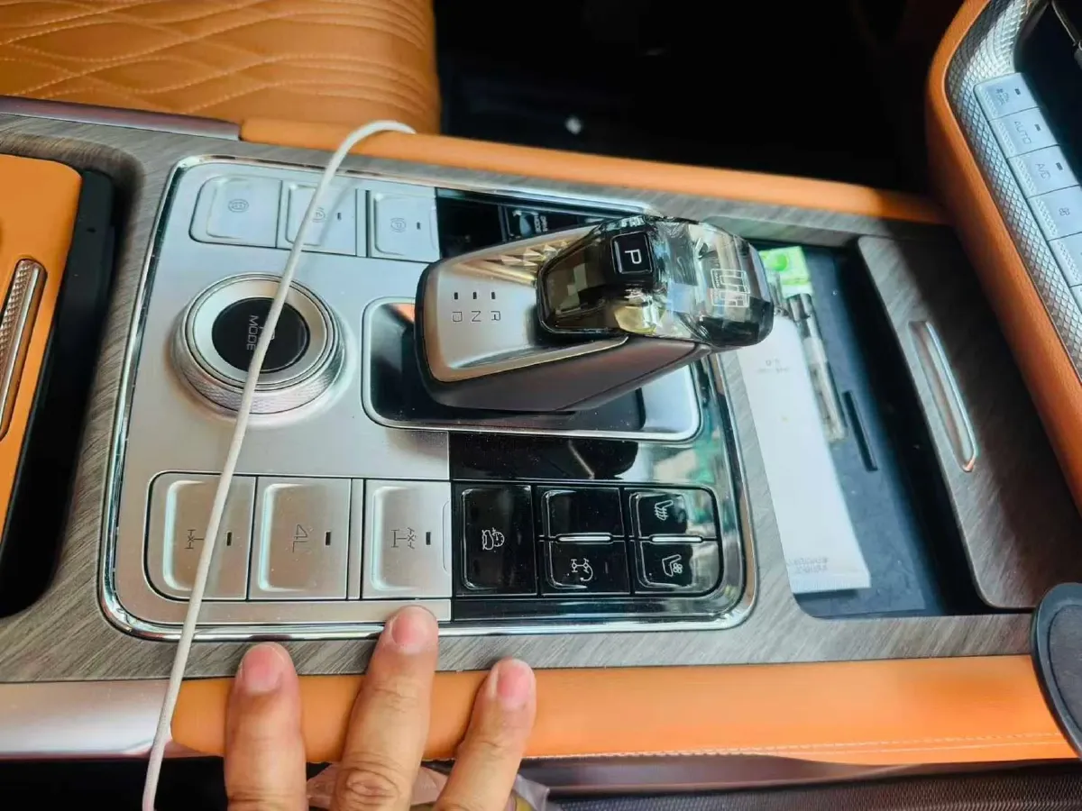 2025 Tank 500 2.0T 252HP L4 3DHT PHEV 59.05KWH,autocango,china used car exporter,china ev exporter,chinese used car exporter,chinese used ev exporter