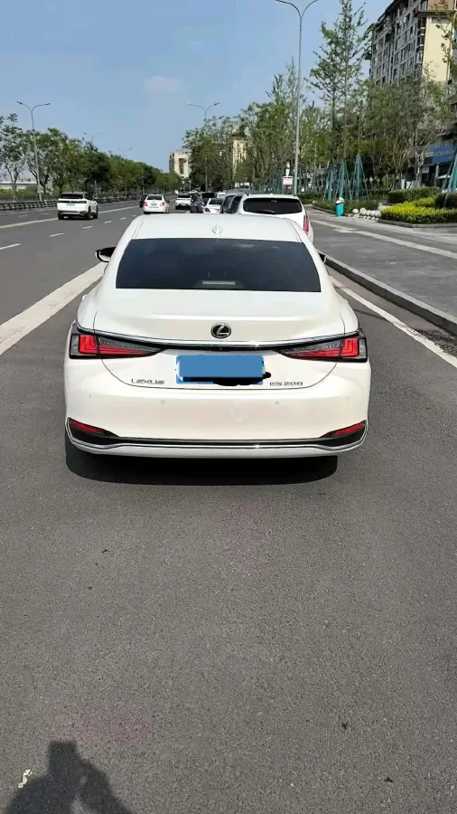2023 Lexus ES 2.0L 173HP L4 CVT,autocango,china used car exporter,china ev exporter,chinese used car exporter,chinese used ev exporter