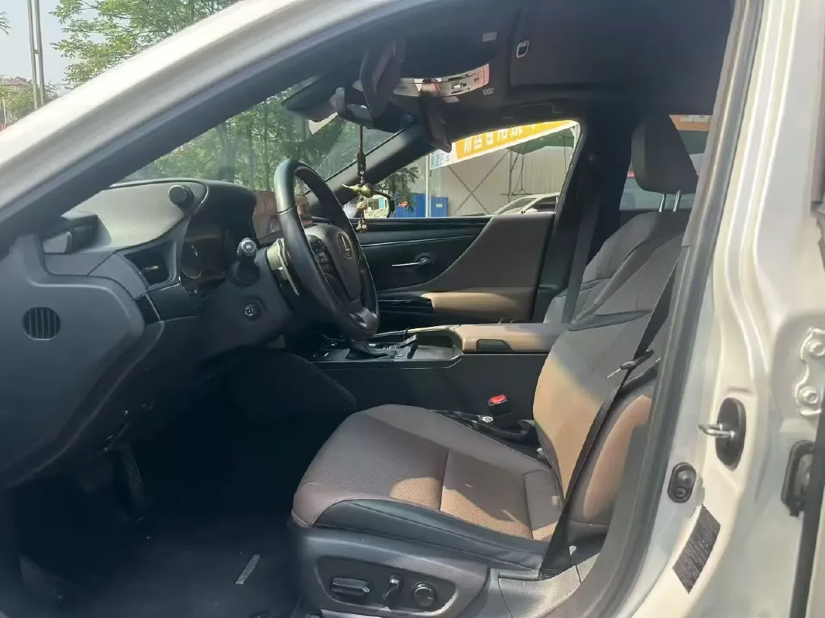 2023 Lexus ES 2.0L 173HP L4 CVT,autocango,china used car exporter,china ev exporter,chinese used car exporter,chinese used ev exporter