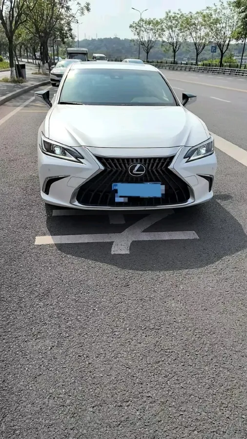 2023 Lexus ES 2.0L 173HP L4 CVT,autocango,china used car exporter,china ev exporter,chinese used car exporter,chinese used ev exporter