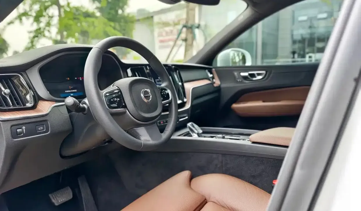 2023 Volvo XC60 2.0T 250HP L4 8AT,autocango,china used car exporter,china ev exporter,chinese used car exporter,chinese used ev exporter