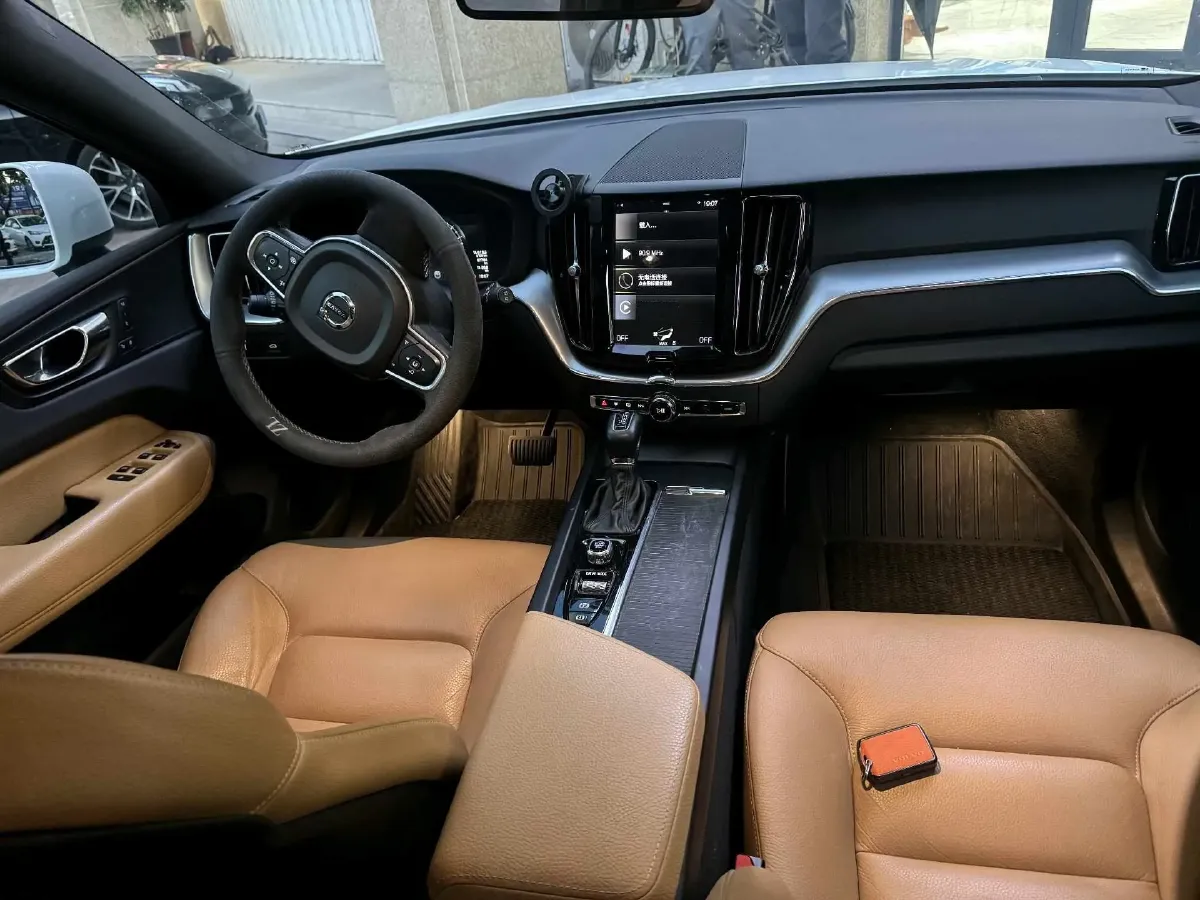 2018 Volvo XC60 2.0T 254HP L4 8AT,autocango,china used car exporter,china ev exporter,chinese used car exporter,chinese used ev exporter