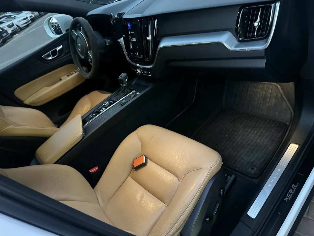 2018 Volvo XC60 2.0T 254HP L4 8AT,autocango,china used car exporter,china ev exporter,chinese used car exporter,chinese used ev exporter