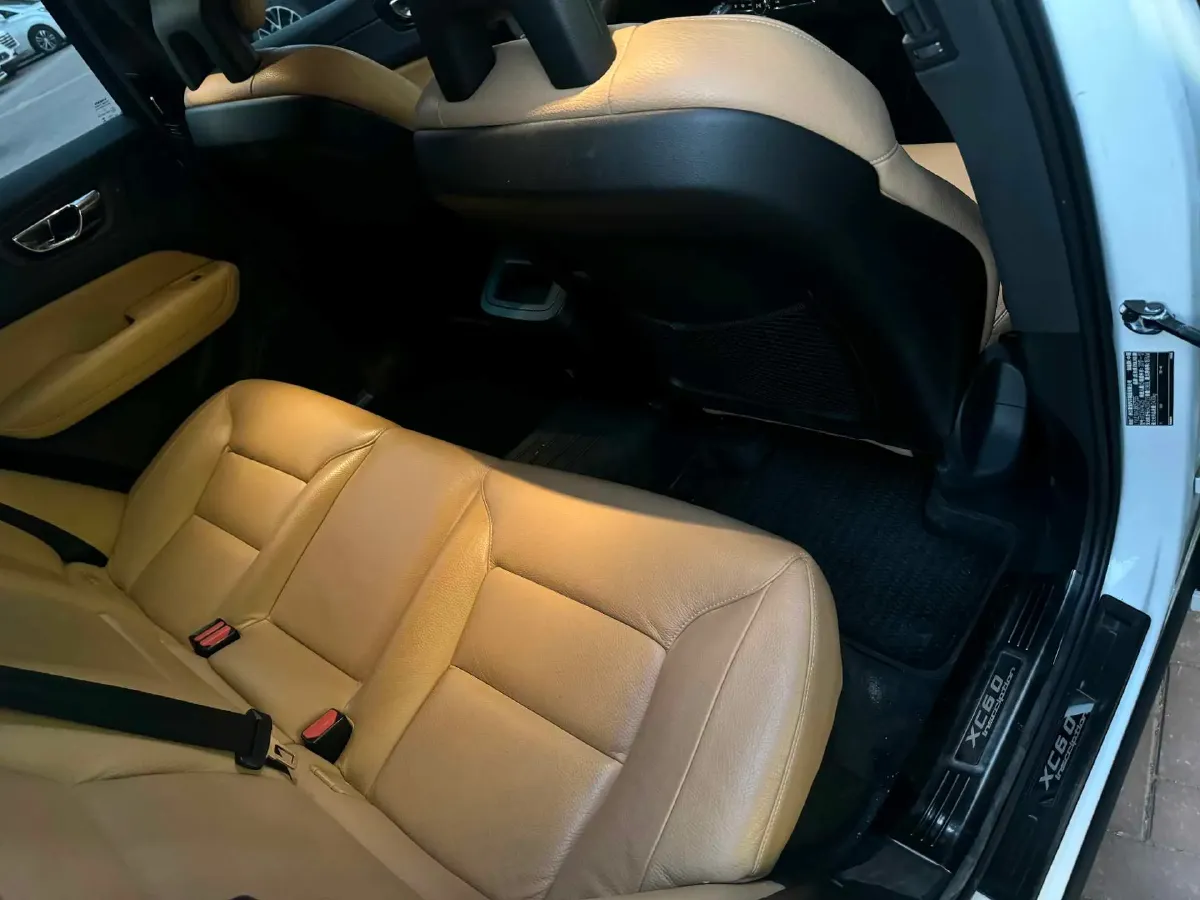 2018 Volvo XC60 2.0T 254HP L4 8AT,autocango,china used car exporter,china ev exporter,chinese used car exporter,chinese used ev exporter