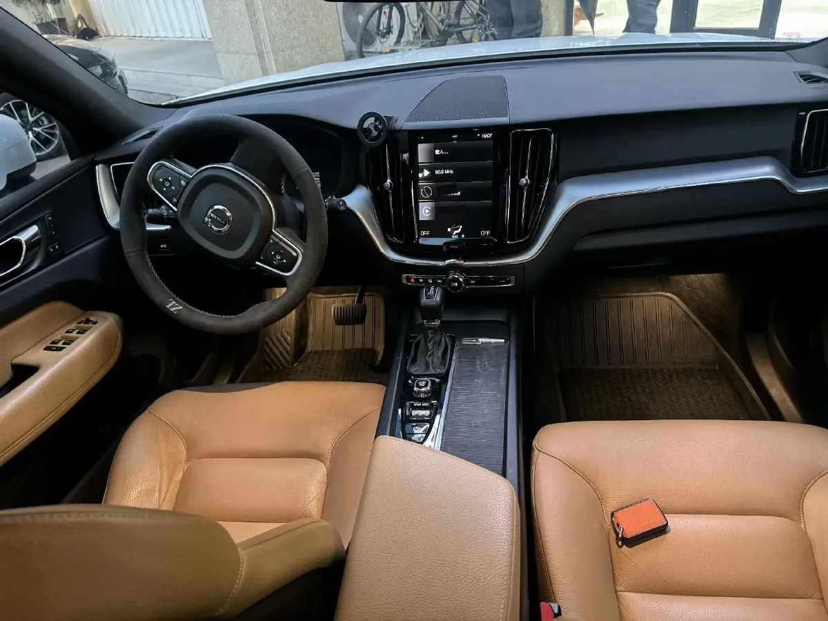 2018 Volvo XC60 2.0T 254HP L4 8AT,autocango,china used car exporter,china ev exporter,chinese used car exporter,chinese used ev exporter
