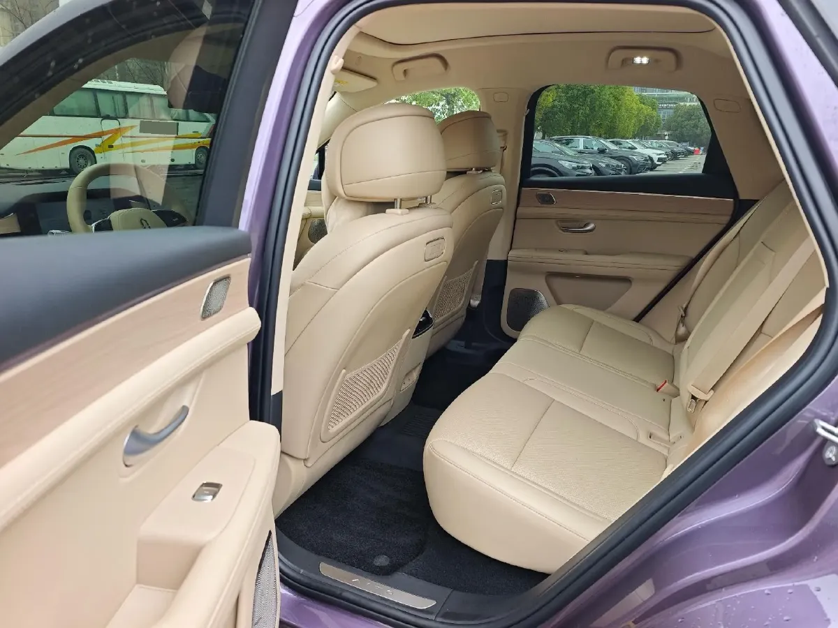 2025 AITO AITO M5 1.5T 152HP L4 REEV 42KWH,autocango,china used car exporter,china ev exporter,chinese used car exporter,chinese used ev exporter