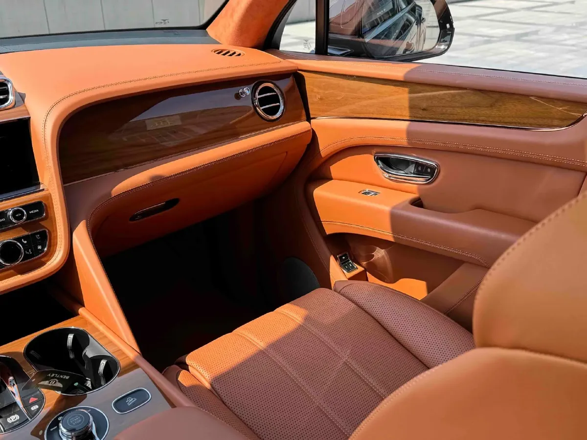 2021 Bentley Bentayga 4.0T 550HP V8 8AT,autocango,china used car exporter,china ev exporter,chinese used car exporter,chinese used ev exporter