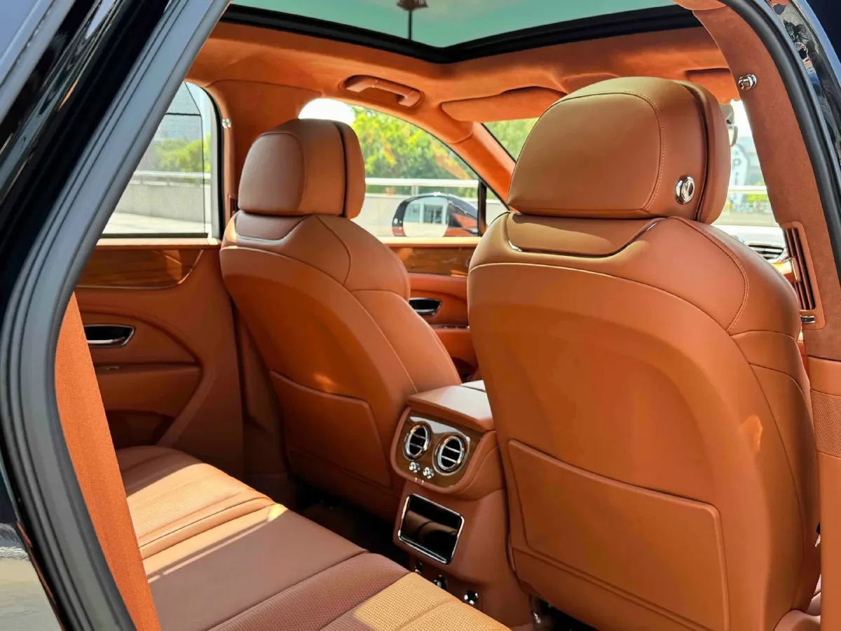 2021 Bentley Bentayga 4.0T 550HP V8 8AT,autocango,china used car exporter,china ev exporter,chinese used car exporter,chinese used ev exporter