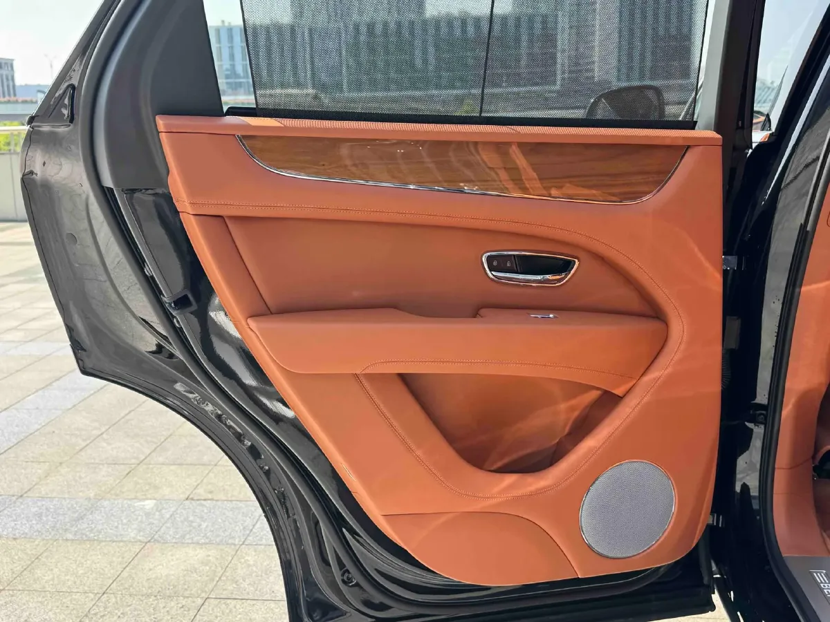 2021 Bentley Bentayga 4.0T 550HP V8 8AT,autocango,china used car exporter,china ev exporter,chinese used car exporter,chinese used ev exporter