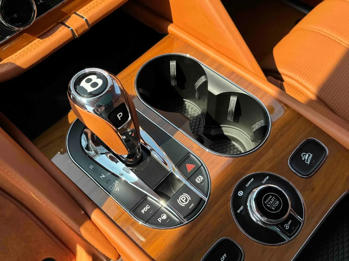 2021 Bentley Bentayga 4.0T 550HP V8 8AT,autocango,china used car exporter,china ev exporter,chinese used car exporter,chinese used ev exporter