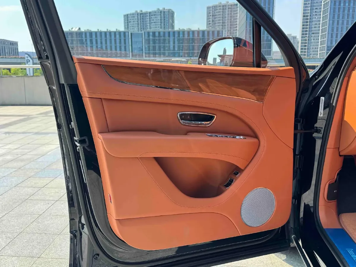 2021 Bentley Bentayga 4.0T 550HP V8 8AT,autocango,china used car exporter,china ev exporter,chinese used car exporter,chinese used ev exporter