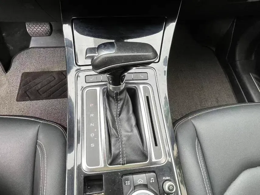 2018 FAW Senia R9 1.2T 143HP L4 7DCT,autocango,china used car exporter,china ev exporter,chinese used car exporter,chinese used ev exporter