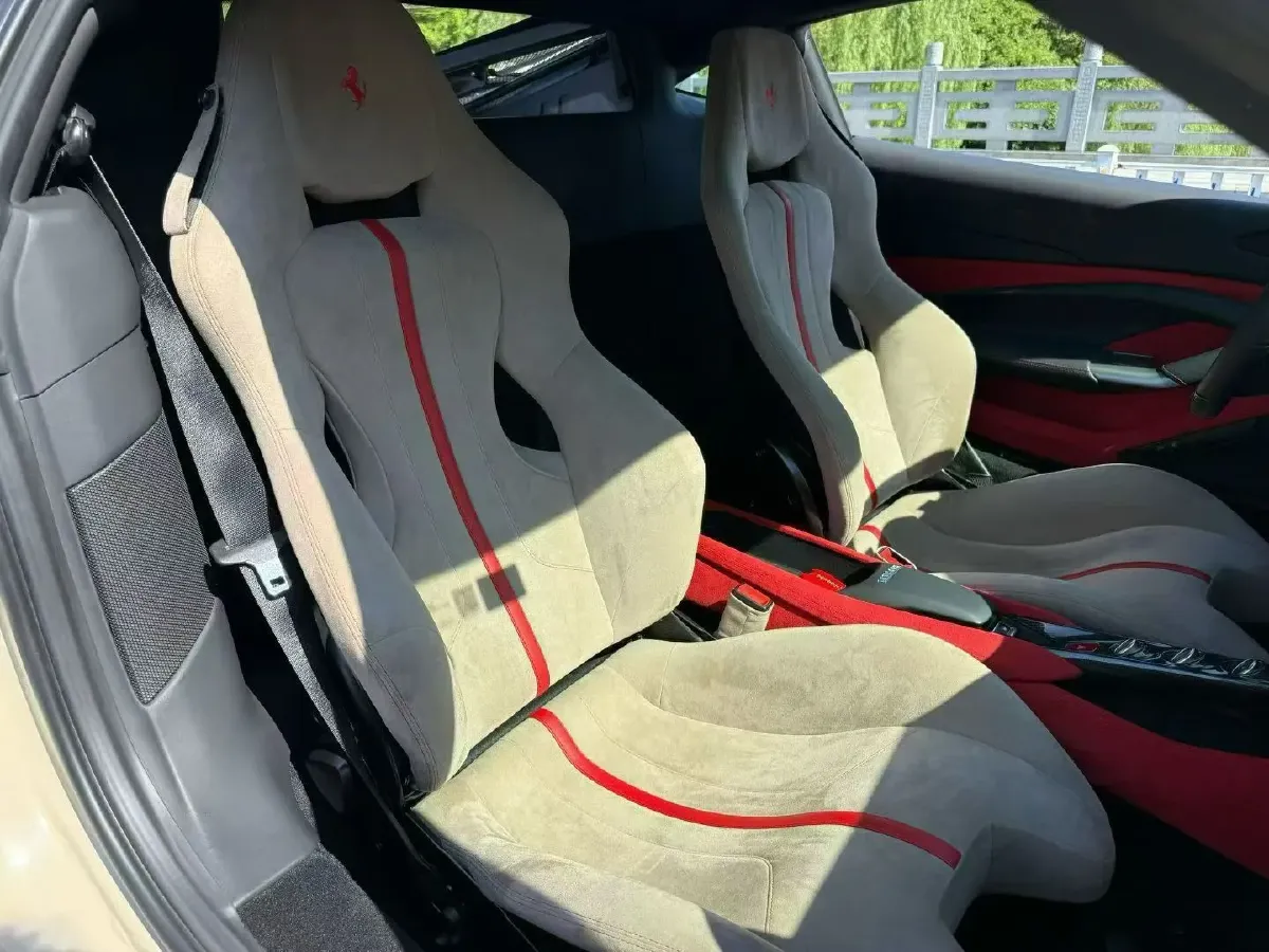 2019 Aston Martin DB11 5.2T 639HP V12 8AT,autocango,china used car exporter,china ev exporter,chinese used car exporter,chinese used ev exporter