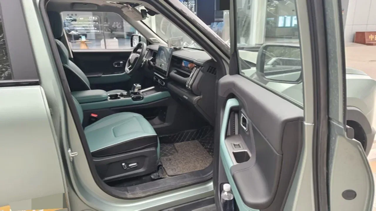 2025 Jetour Freeman 2.0T 254HP L4 8AT,autocango,china used car exporter,china ev exporter,chinese used car exporter,chinese used ev exporter