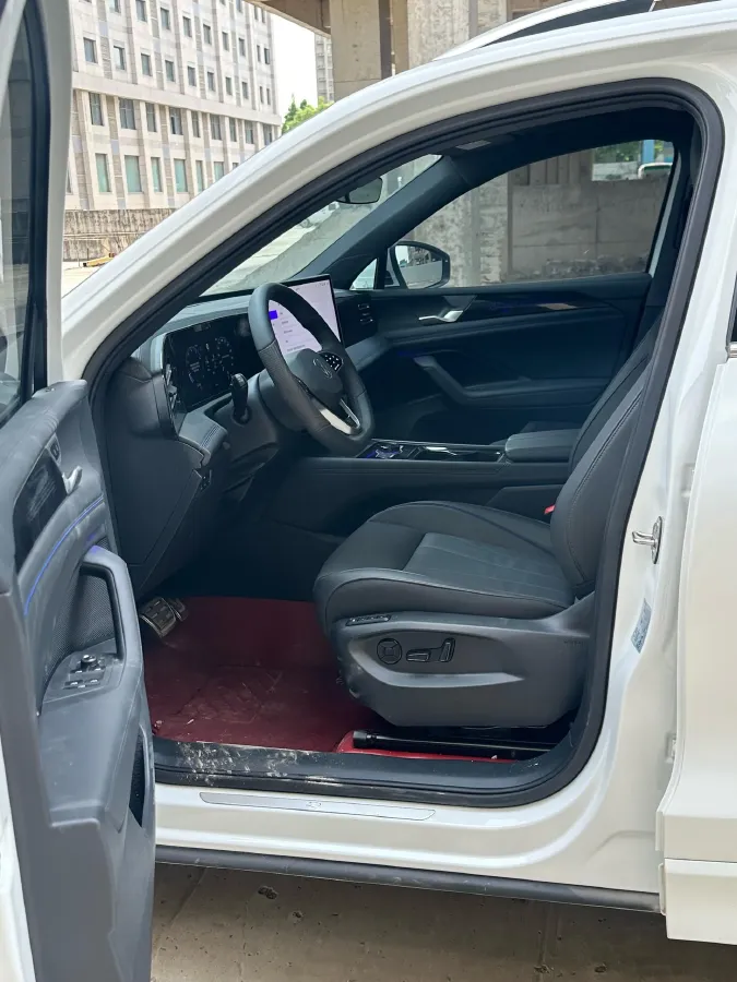 2024 Volkswagen Tiguan L 2.0T 186HP L4 7DCT,autocango,china used car exporter,china ev exporter,chinese used car exporter,chinese used ev exporter