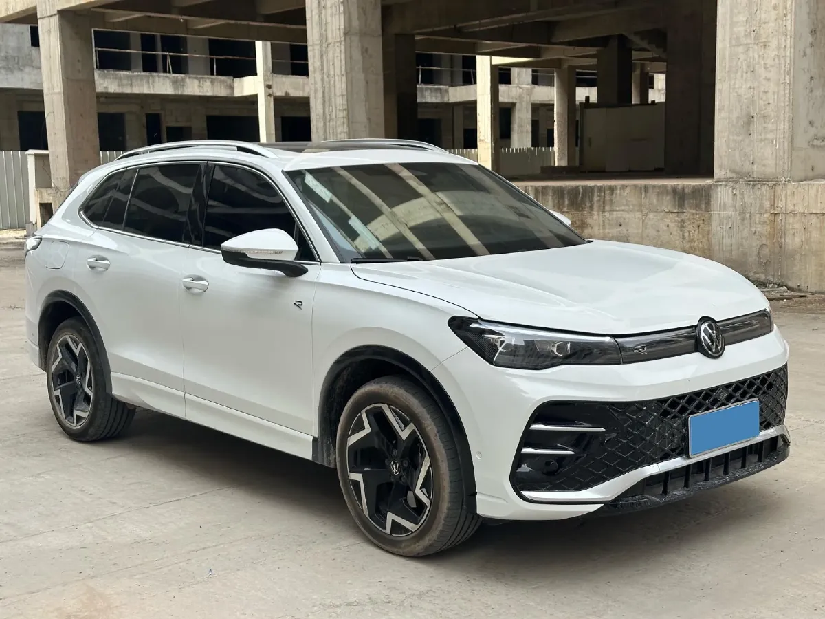 2024 Volkswagen Tiguan L 2.0T 186HP L4 7DCT,autocango,china used car exporter,china ev exporter,chinese used car exporter,chinese used ev exporter