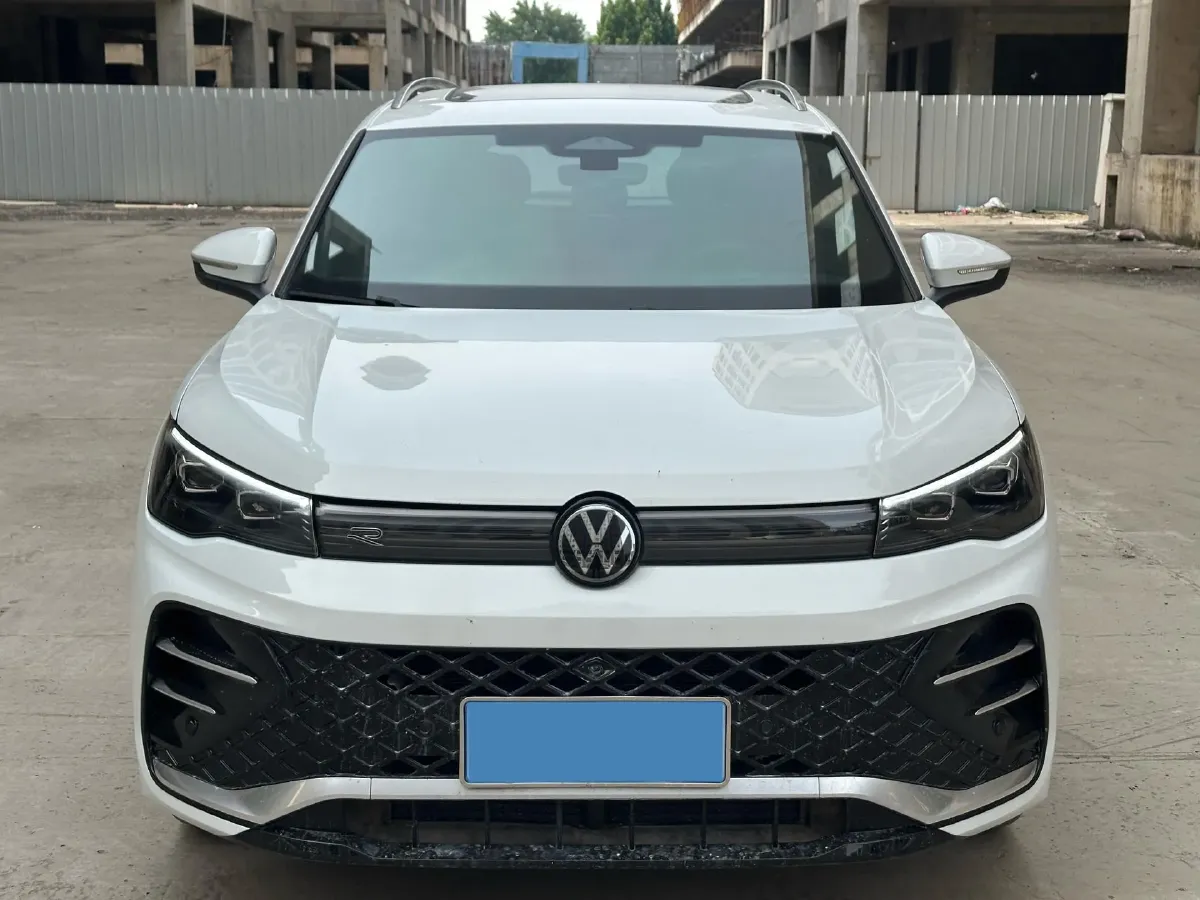 2024 Volkswagen Tiguan L 2.0T 186HP L4 7DCT,autocango,china used car exporter,china ev exporter,chinese used car exporter,chinese used ev exporter