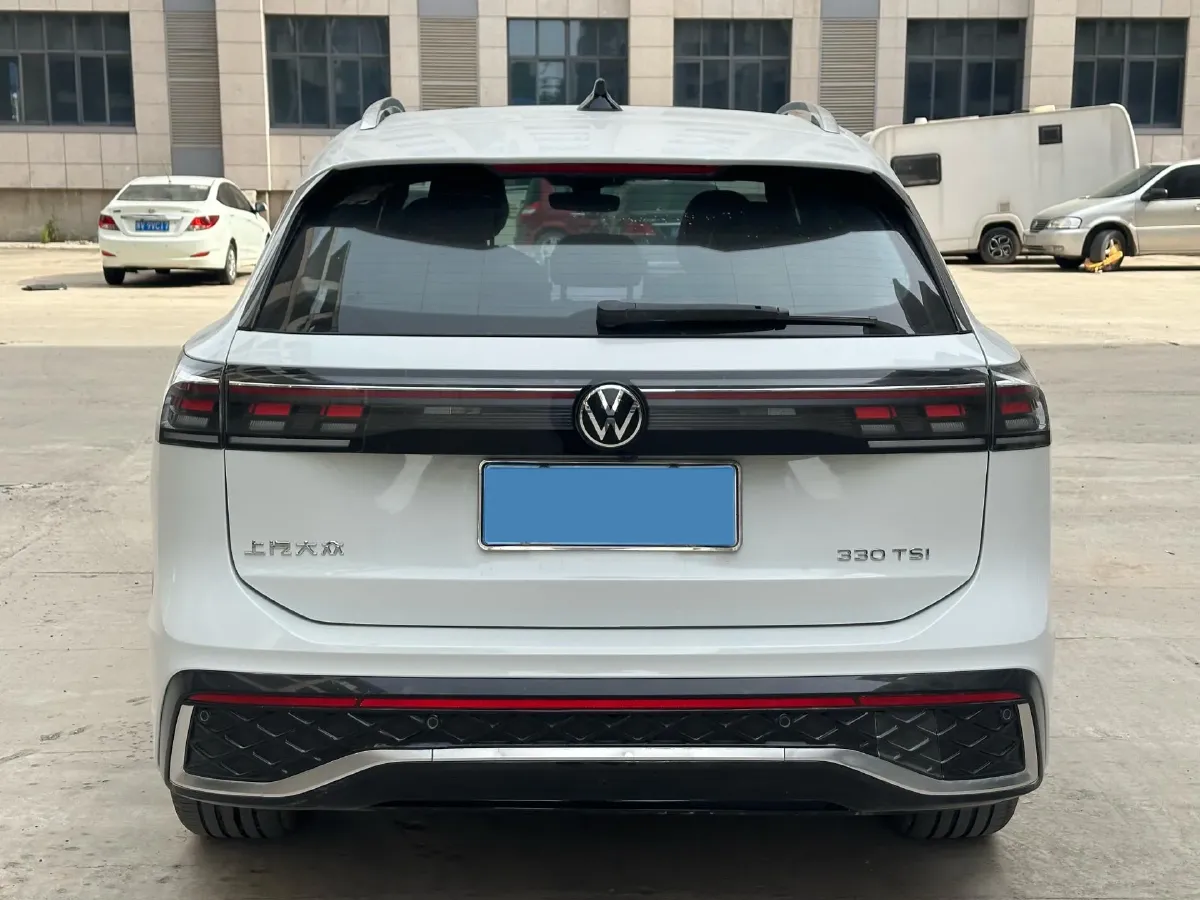 2024 Volkswagen Tiguan L 2.0T 186HP L4 7DCT,autocango,china used car exporter,china ev exporter,chinese used car exporter,chinese used ev exporter