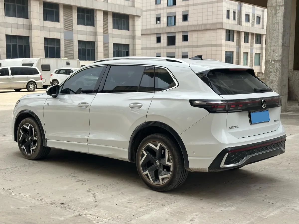 2024 Volkswagen Tiguan L 2.0T 186HP L4 7DCT,autocango,china used car exporter,china ev exporter,chinese used car exporter,chinese used ev exporter
