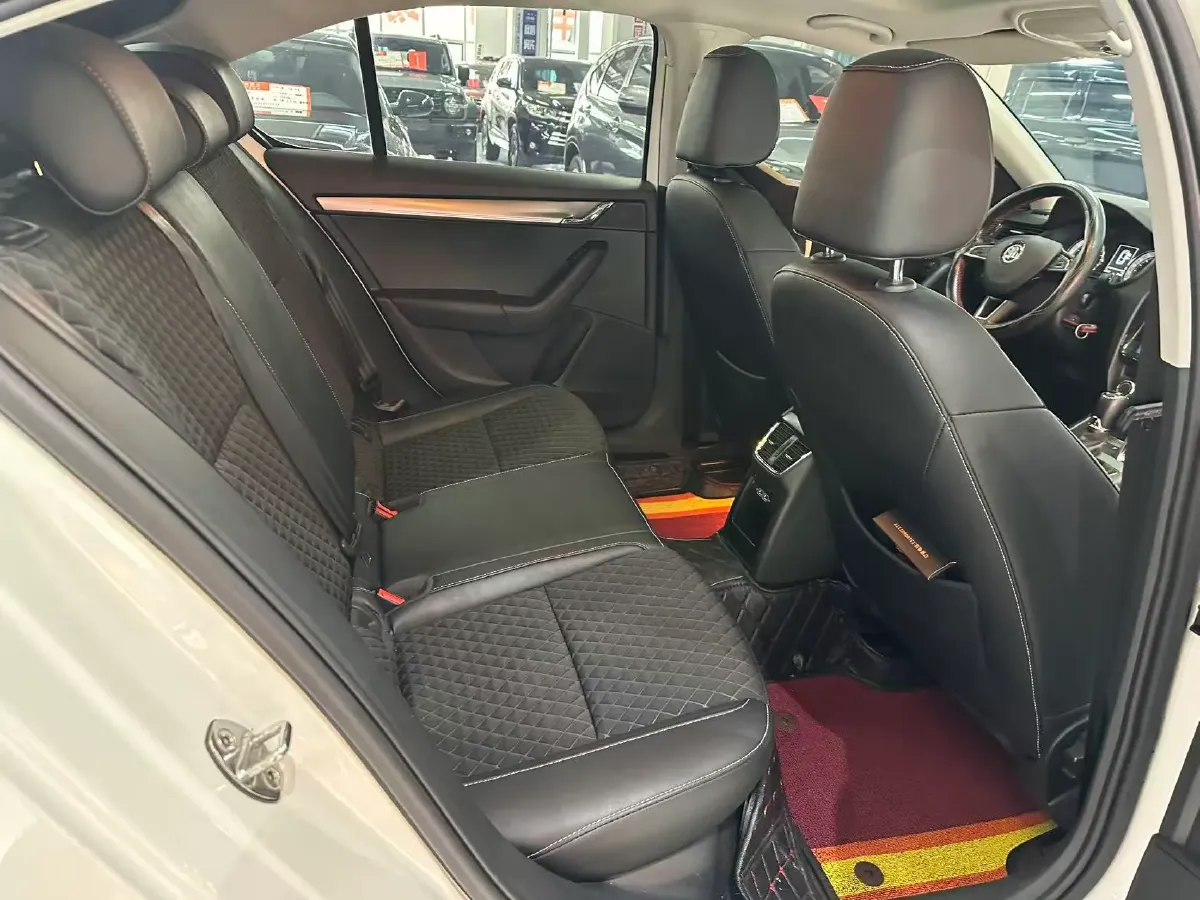 2018 Skoda Octavia 1.2T 116HP L4 7DCT,autocango,china used car exporter,china ev exporter,chinese used car exporter,chinese used ev exporter
