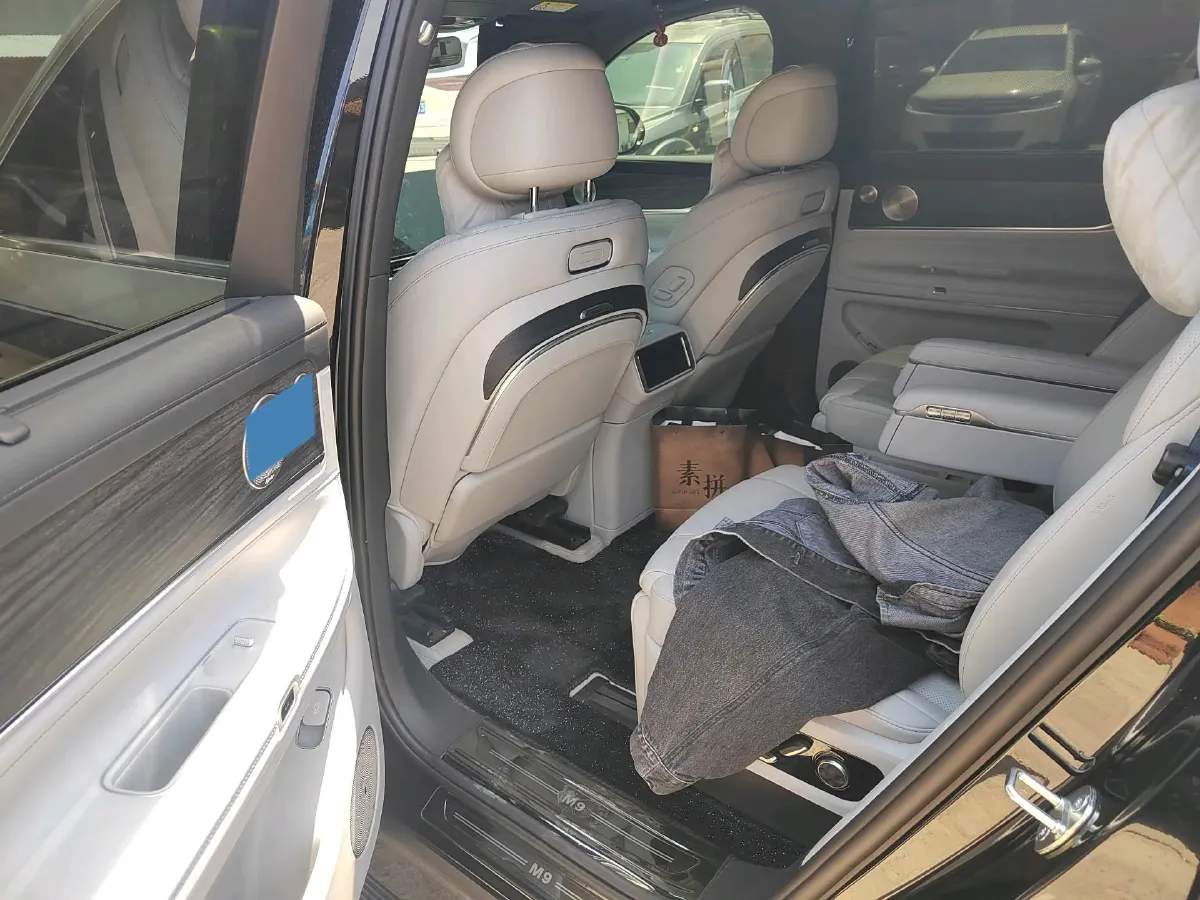 2025 AITO AITO M9 REEV 160HP REEV 52KWH,autocango,china used car exporter,china ev exporter,chinese used car exporter,chinese used ev exporter
