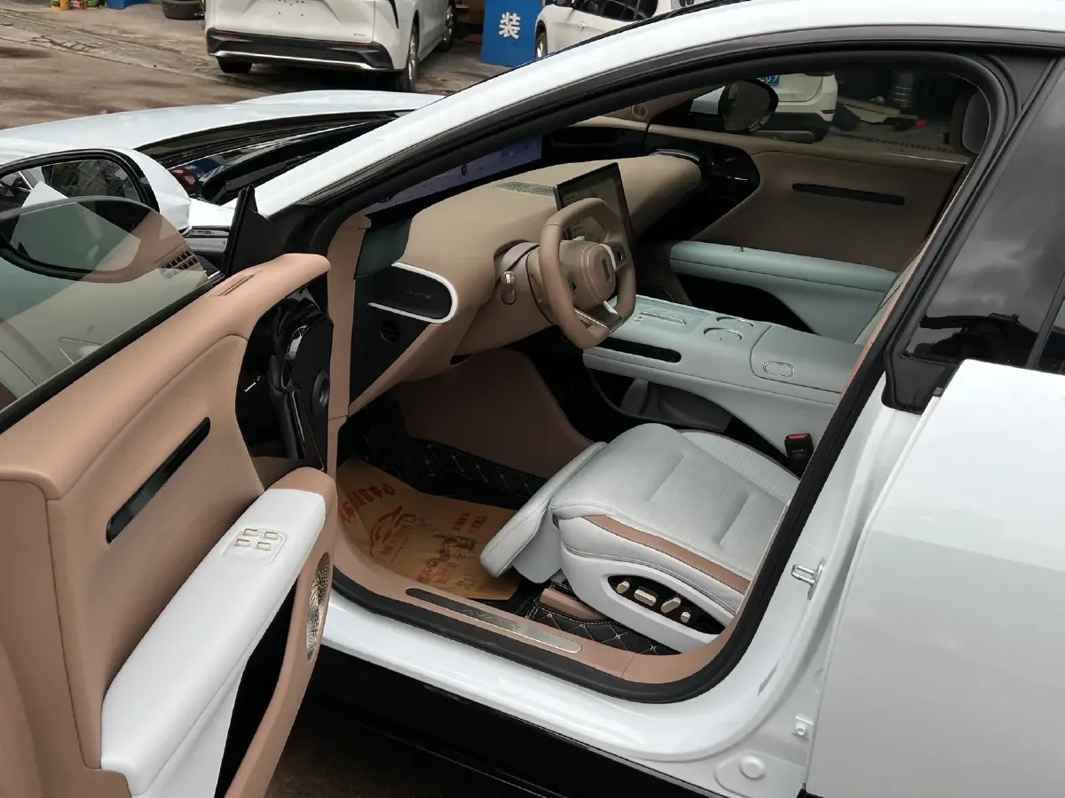 2024 Avatr 07 1.5T 156HP L4 REEV 39.05KWH,autocango,china used car exporter,china ev exporter,chinese used car exporter,chinese used ev exporter
