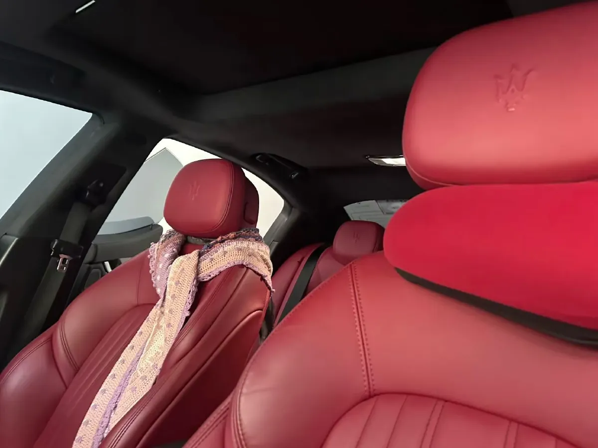 2021 Maserati Ghibli 2.0T 330HP L4 8AT,autocango,china used car exporter,china ev exporter,chinese used car exporter,chinese used ev exporter