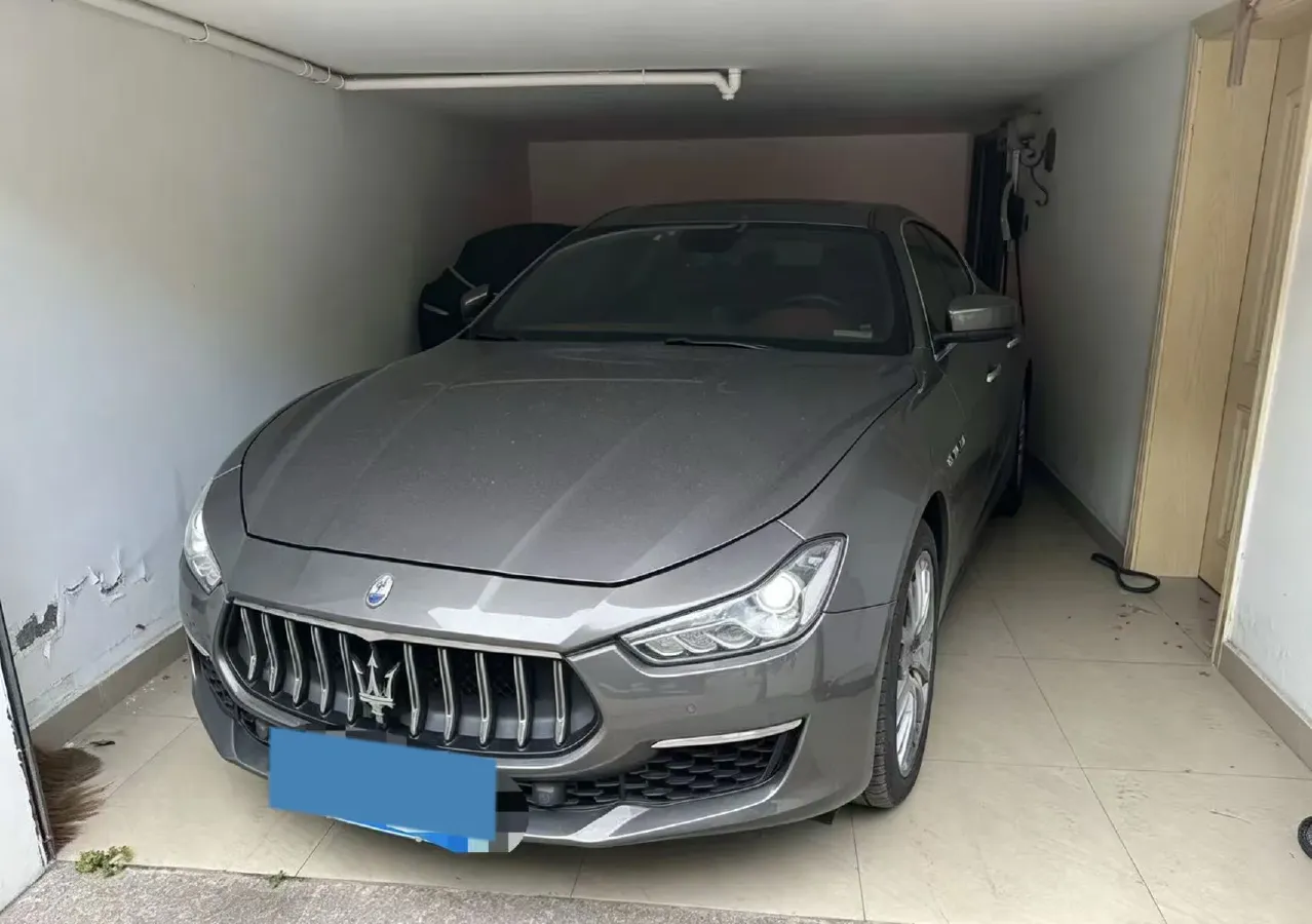 2021 Maserati Ghibli 2.0T 330HP L4 8AT,autocango,china used car exporter,china ev exporter,chinese used car exporter,chinese used ev exporter