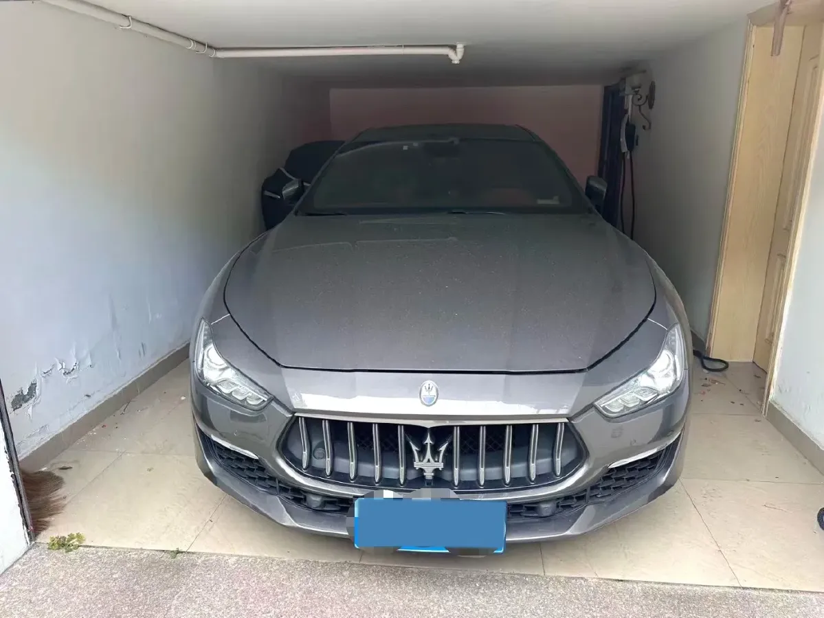 2021 Maserati Ghibli 2.0T 330HP L4 8AT,autocango,china used car exporter,china ev exporter,chinese used car exporter,chinese used ev exporter