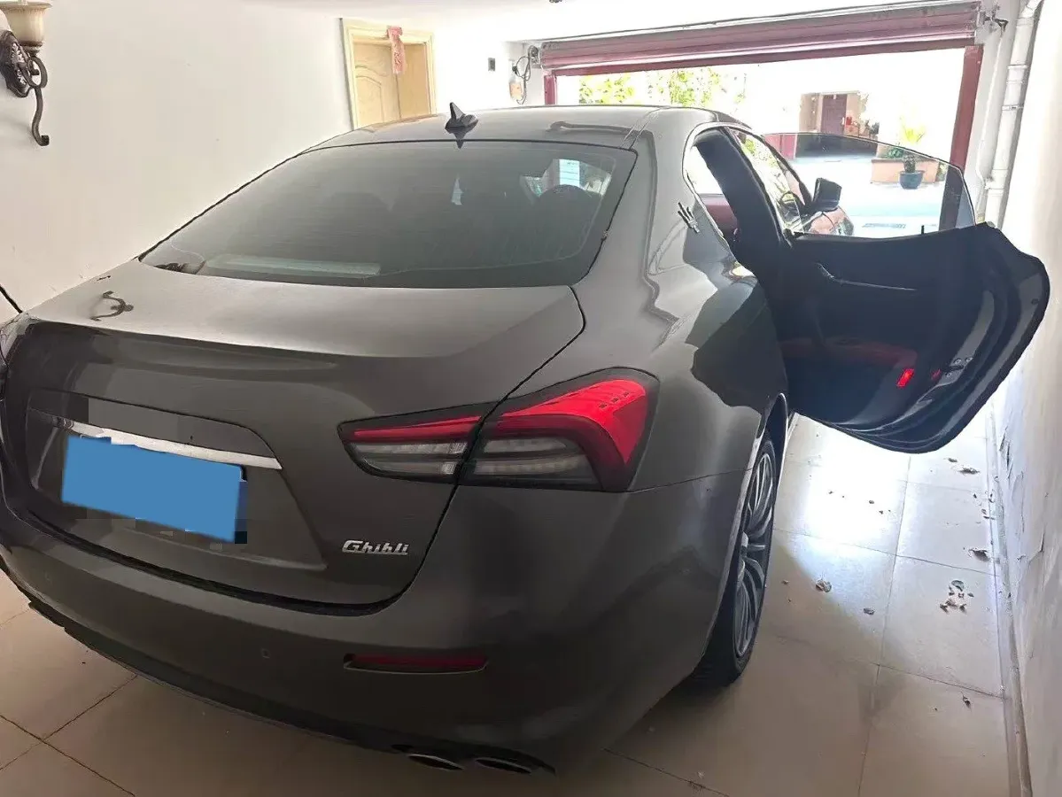 2021 Maserati Ghibli 2.0T 330HP L4 8AT,autocango,china used car exporter,china ev exporter,chinese used car exporter,chinese used ev exporter