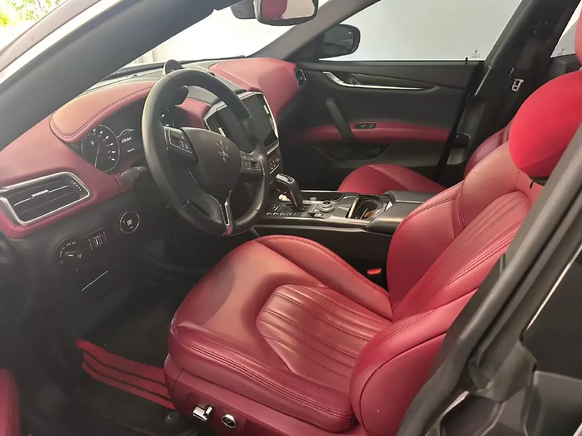 2021 Maserati Ghibli 2.0T 330HP L4 8AT,autocango,china used car exporter,china ev exporter,chinese used car exporter,chinese used ev exporter