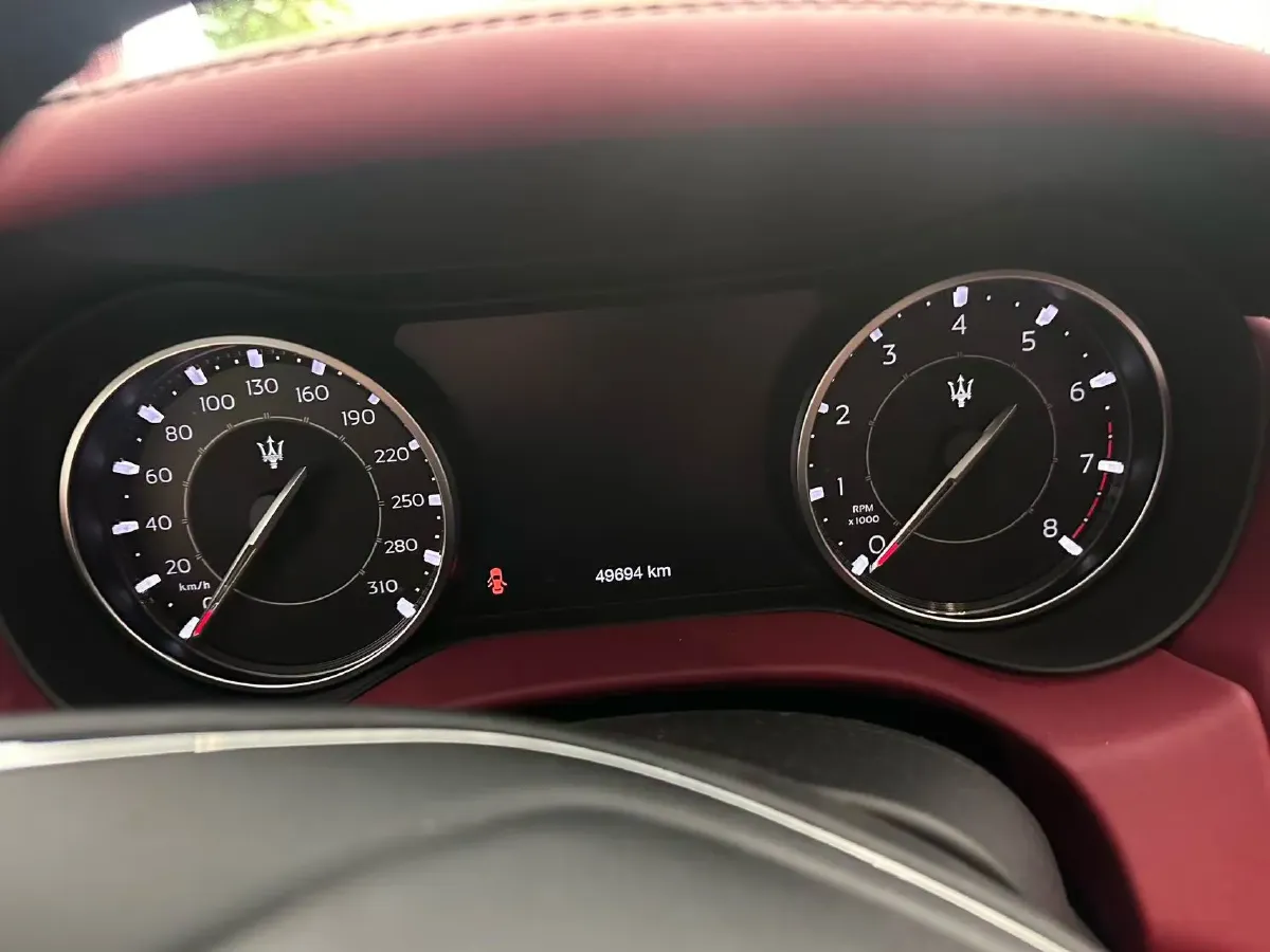 2021 Maserati Ghibli 2.0T 330HP L4 8AT,autocango,china used car exporter,china ev exporter,chinese used car exporter,chinese used ev exporter