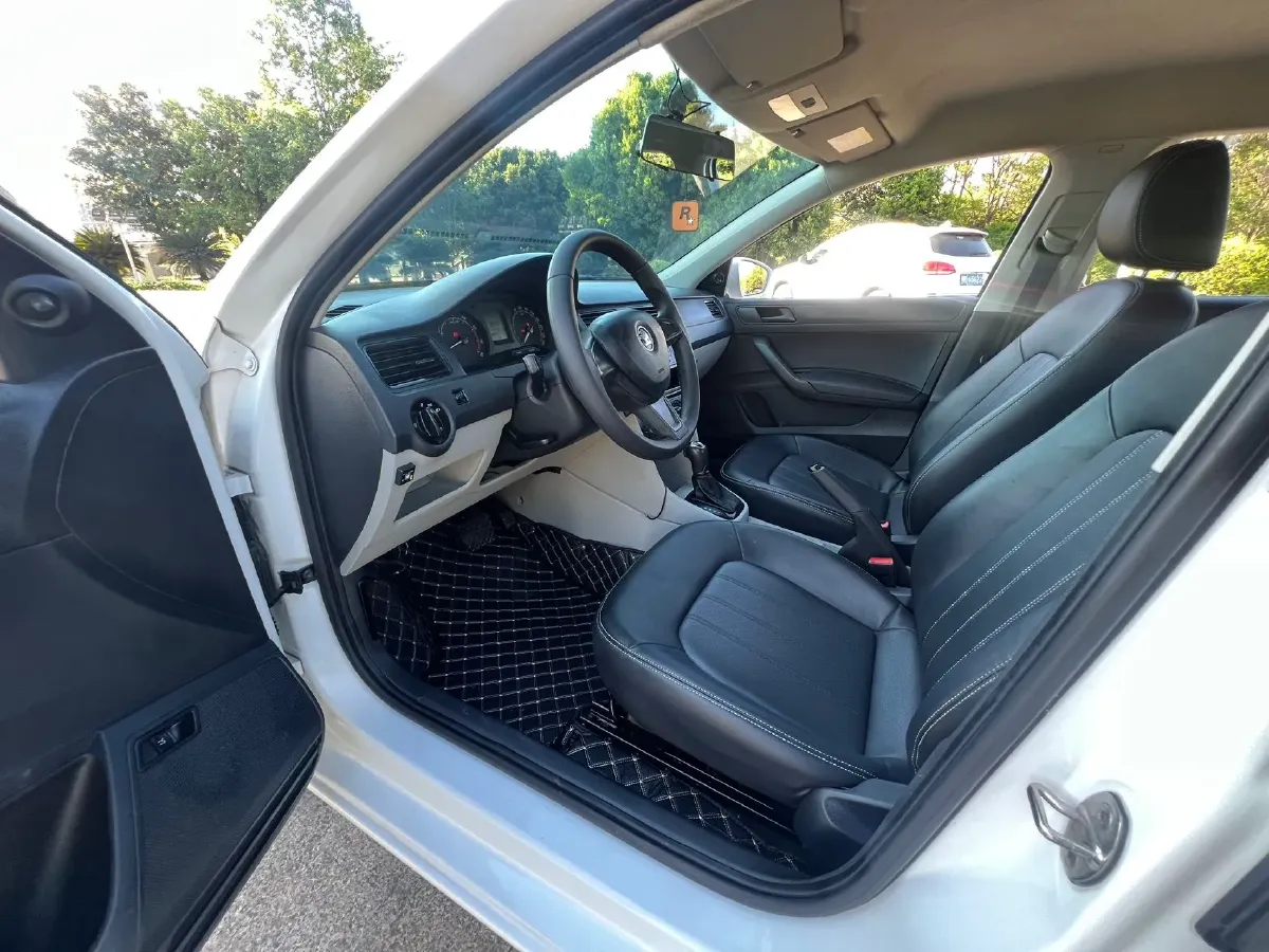 2016 Skoda Rapid 1.6L 110HP L4 6AT,autocango,china used car exporter,china ev exporter,chinese used car exporter,chinese used ev exporter