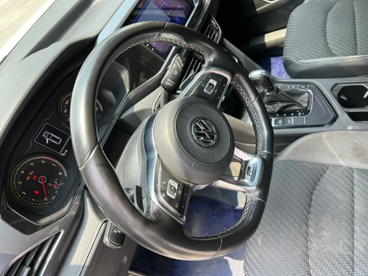 2019 MINI MINI 1.5T 102HP L3 7DCT,autocango,china used car exporter,china ev exporter,chinese used car exporter,chinese used ev exporter