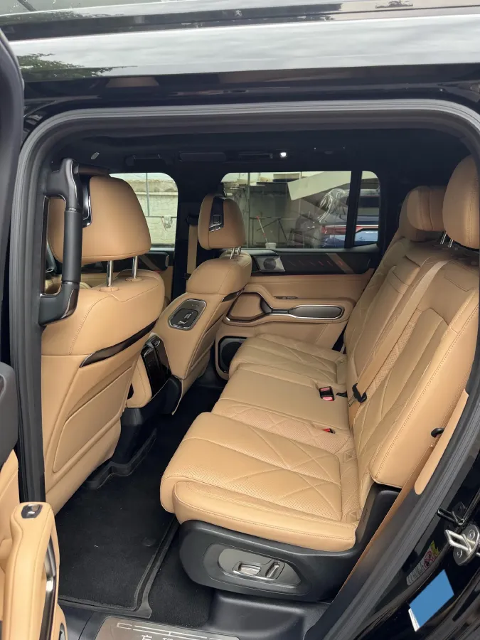 2025 FangChengBao Bao 8 2.0T 245HP L4 E-CVT PHEV 36.8KWH,autocango,china used car exporter,china ev exporter,chinese used car exporter,chinese used ev exporter