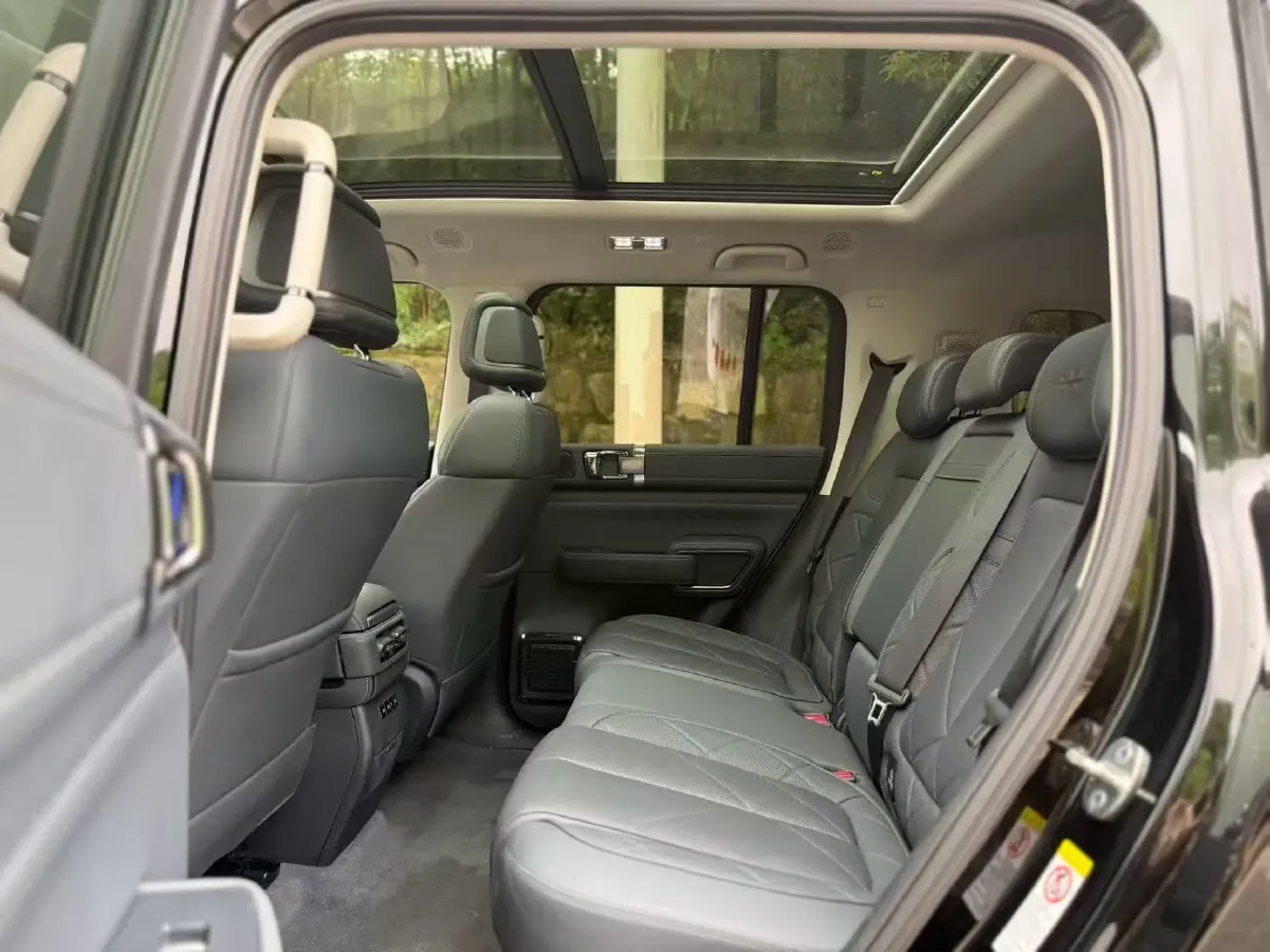 2025 FangChengBao Bao 5 1.5T 194HP L4 E-CVT PHEV 31.8KWH,autocango,china used car exporter,china ev exporter,chinese used car exporter,chinese used ev exporter