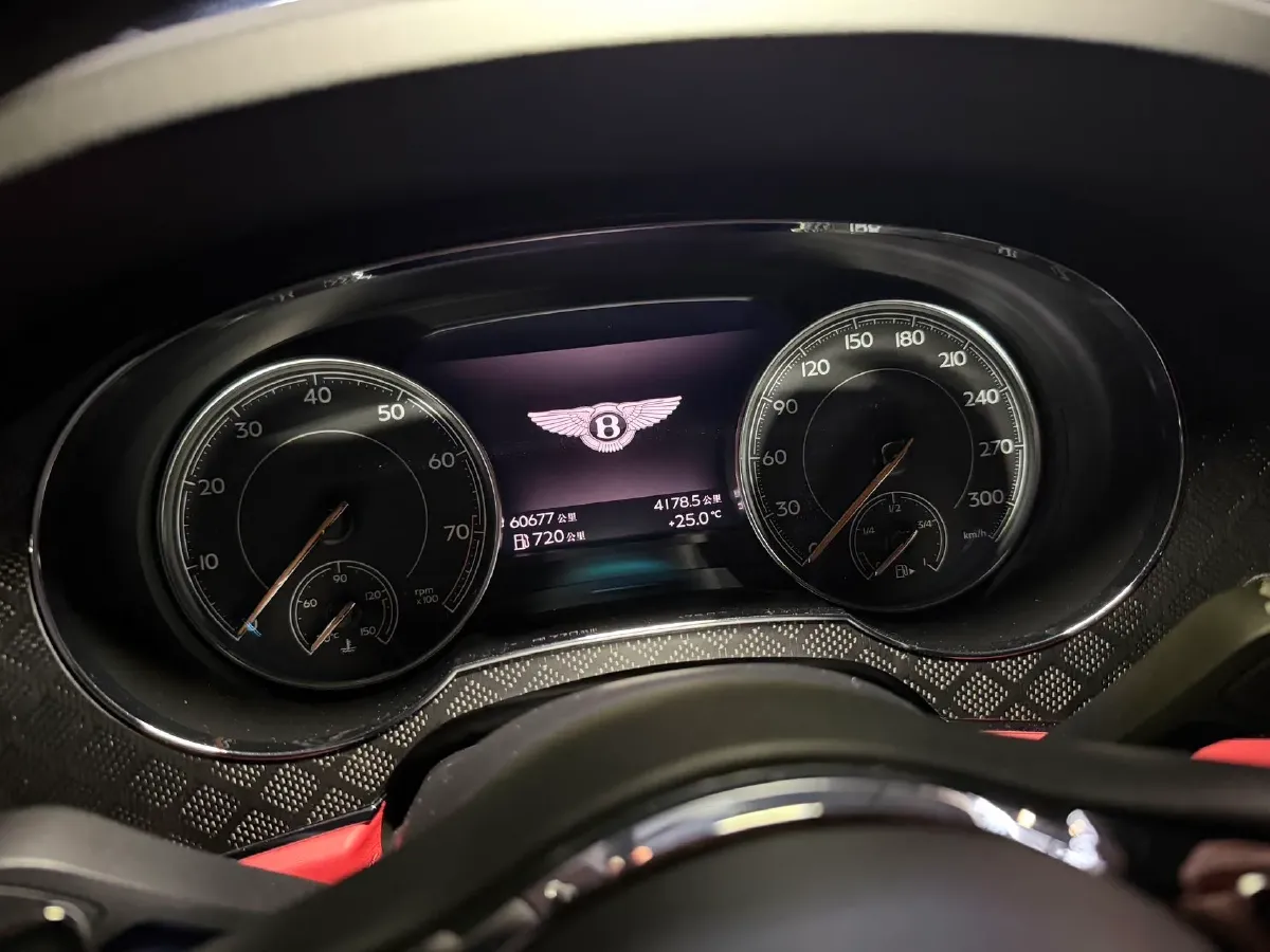 2018 Bentley Bentayga 4.0T 550HP V8 8AT,autocango,china used car exporter,china ev exporter,chinese used car exporter,chinese used ev exporter