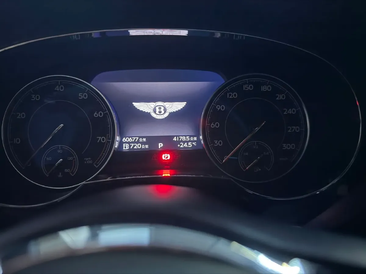 2018 Bentley Bentayga 4.0T 550HP V8 8AT,autocango,china used car exporter,china ev exporter,chinese used car exporter,chinese used ev exporter