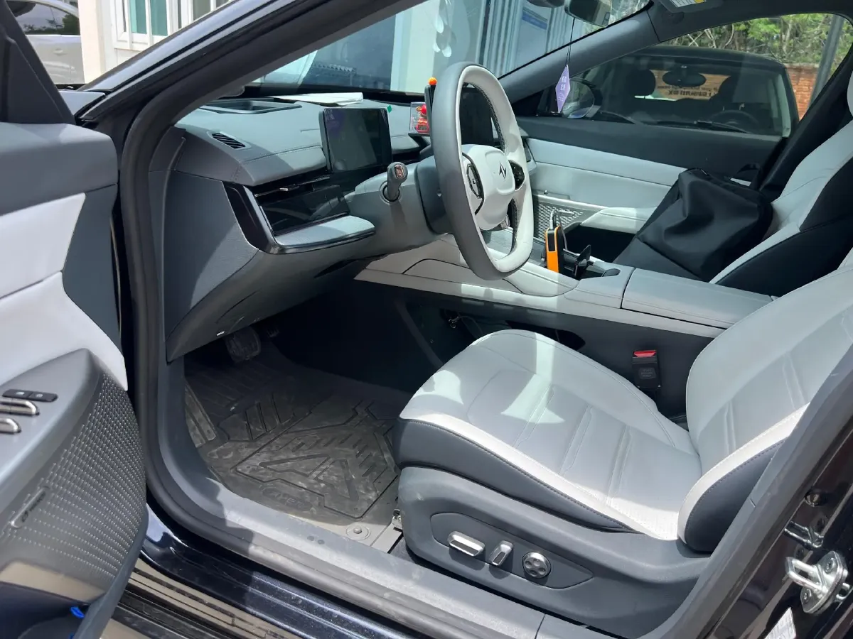 2024 DongFeng eπ eπ007 REEV 105HP REEV 28.4KWH,autocango,china used car exporter,china ev exporter,chinese used car exporter,chinese used ev exporter