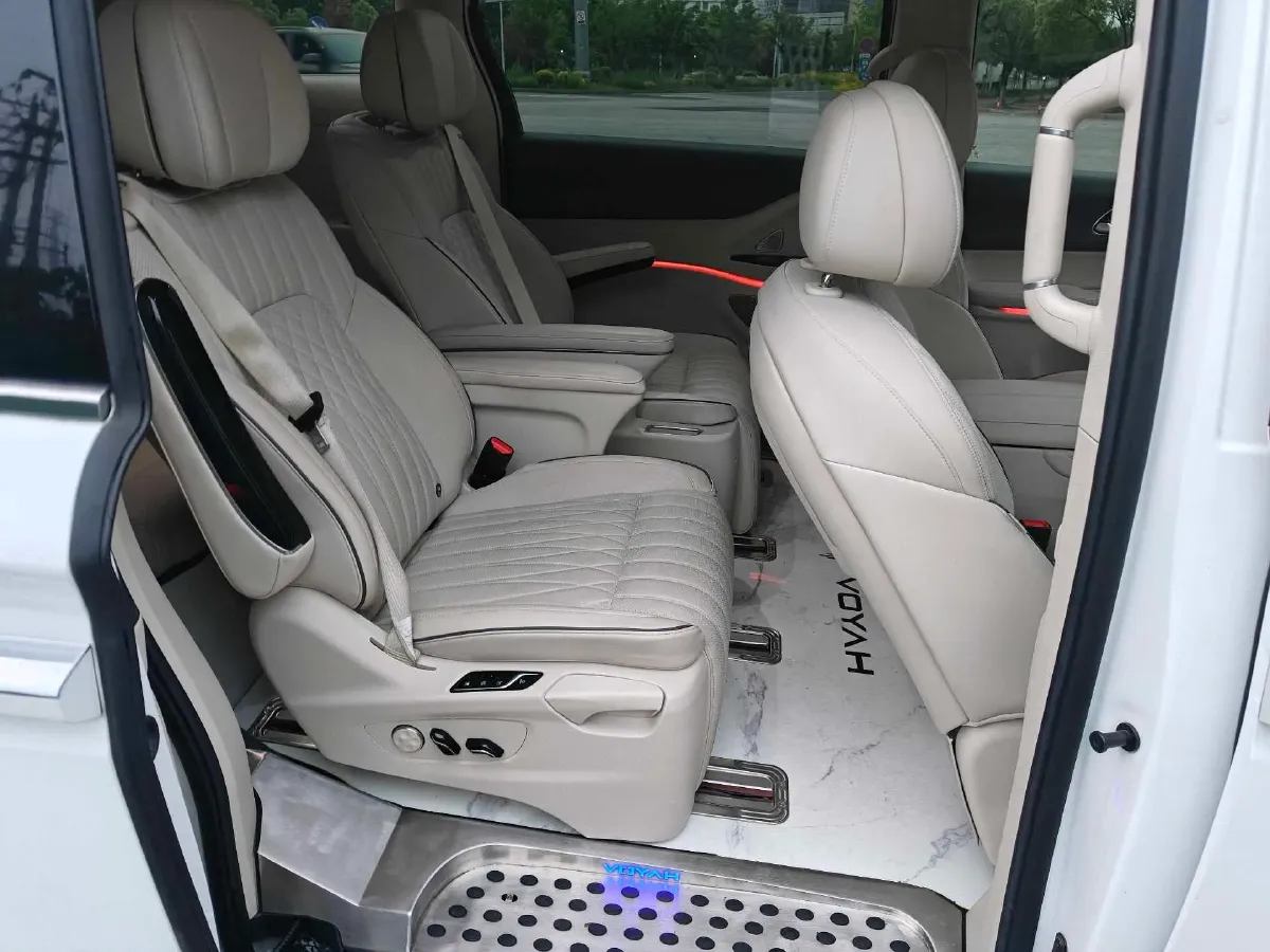 2022 Voyah Dream 1.5T 136HP L4 PHEV 25.57KWH,autocango,china used car exporter,china ev exporter,chinese used car exporter,chinese used ev exporter
