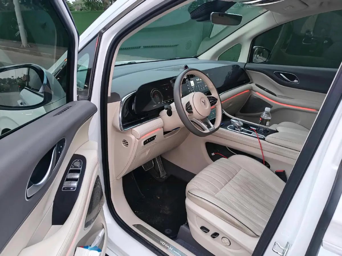 2022 Voyah Dream 1.5T 136HP L4 PHEV 25.57KWH,autocango,china used car exporter,china ev exporter,chinese used car exporter,chinese used ev exporter